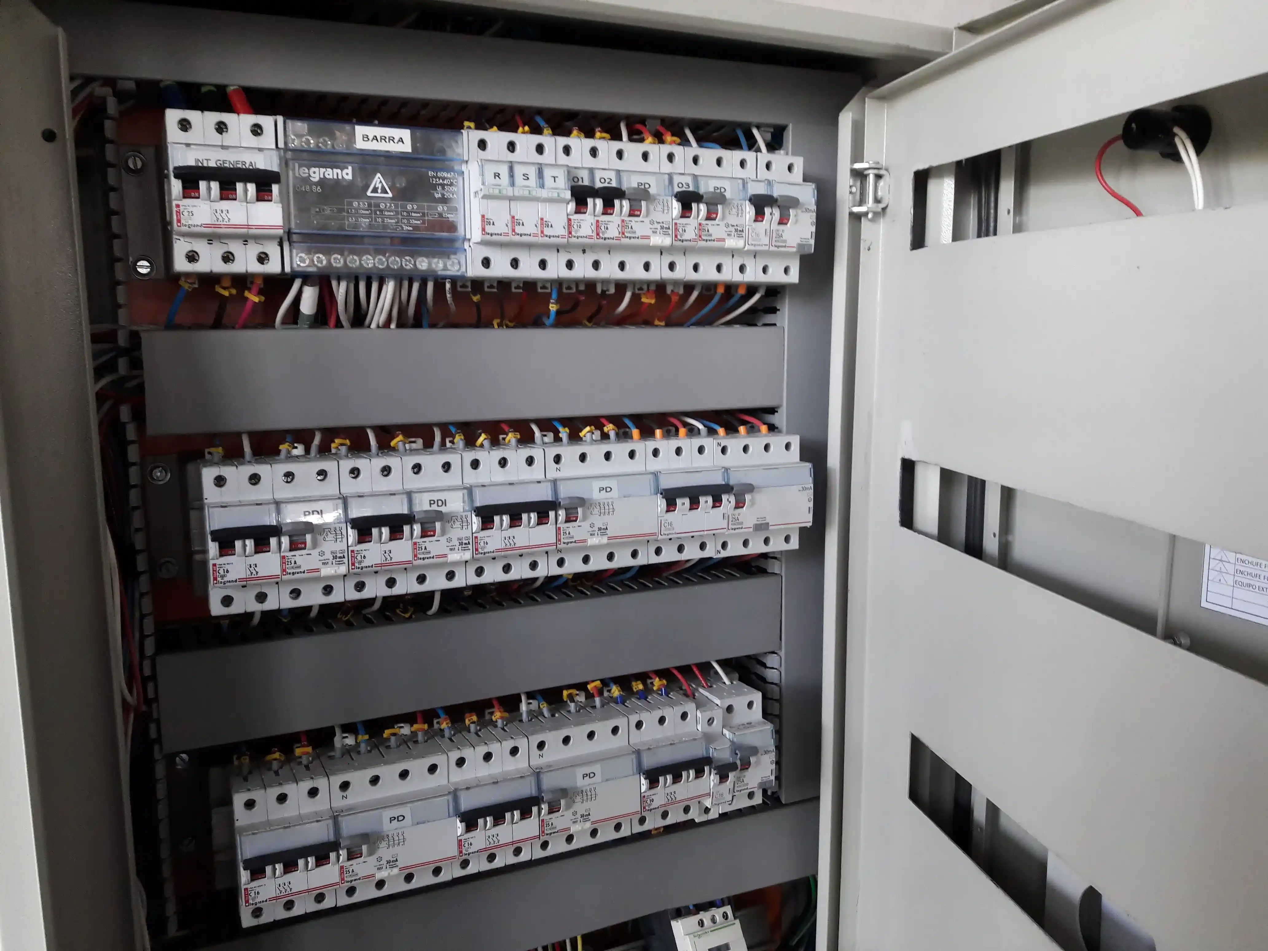 SERVICIOS DE MANTENCIONES ELECTRICAS